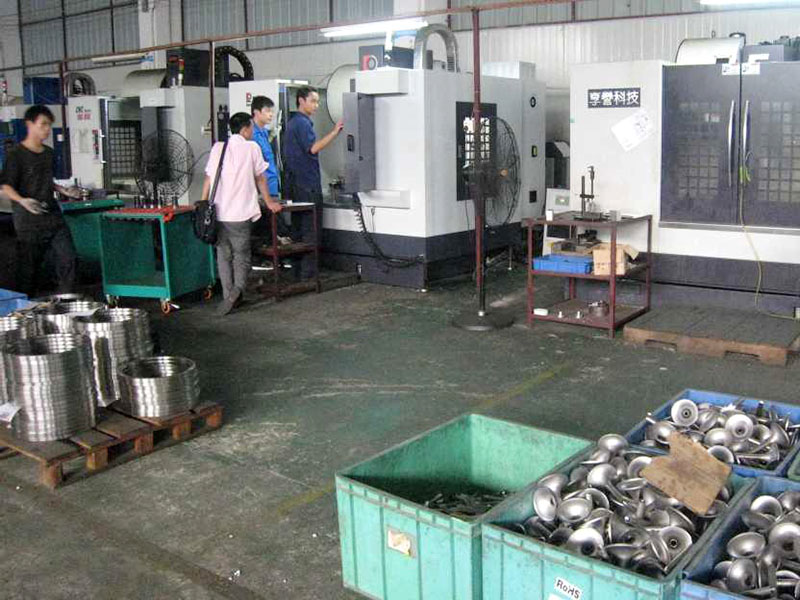 在小區內加工五金找誰投訴？